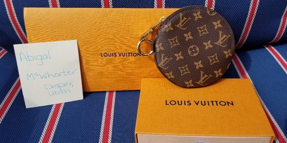 Round coin purse from a pouchet set